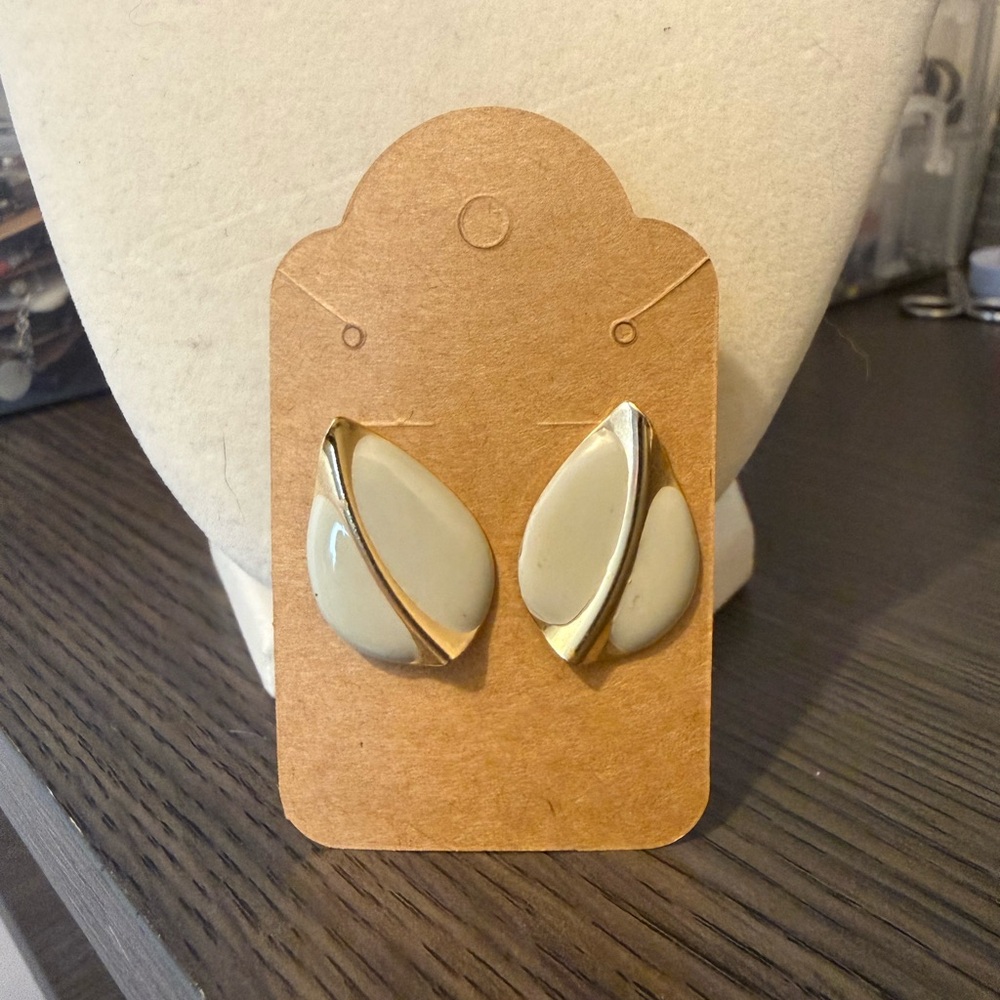 Vintage Stud Teardrop Earrings